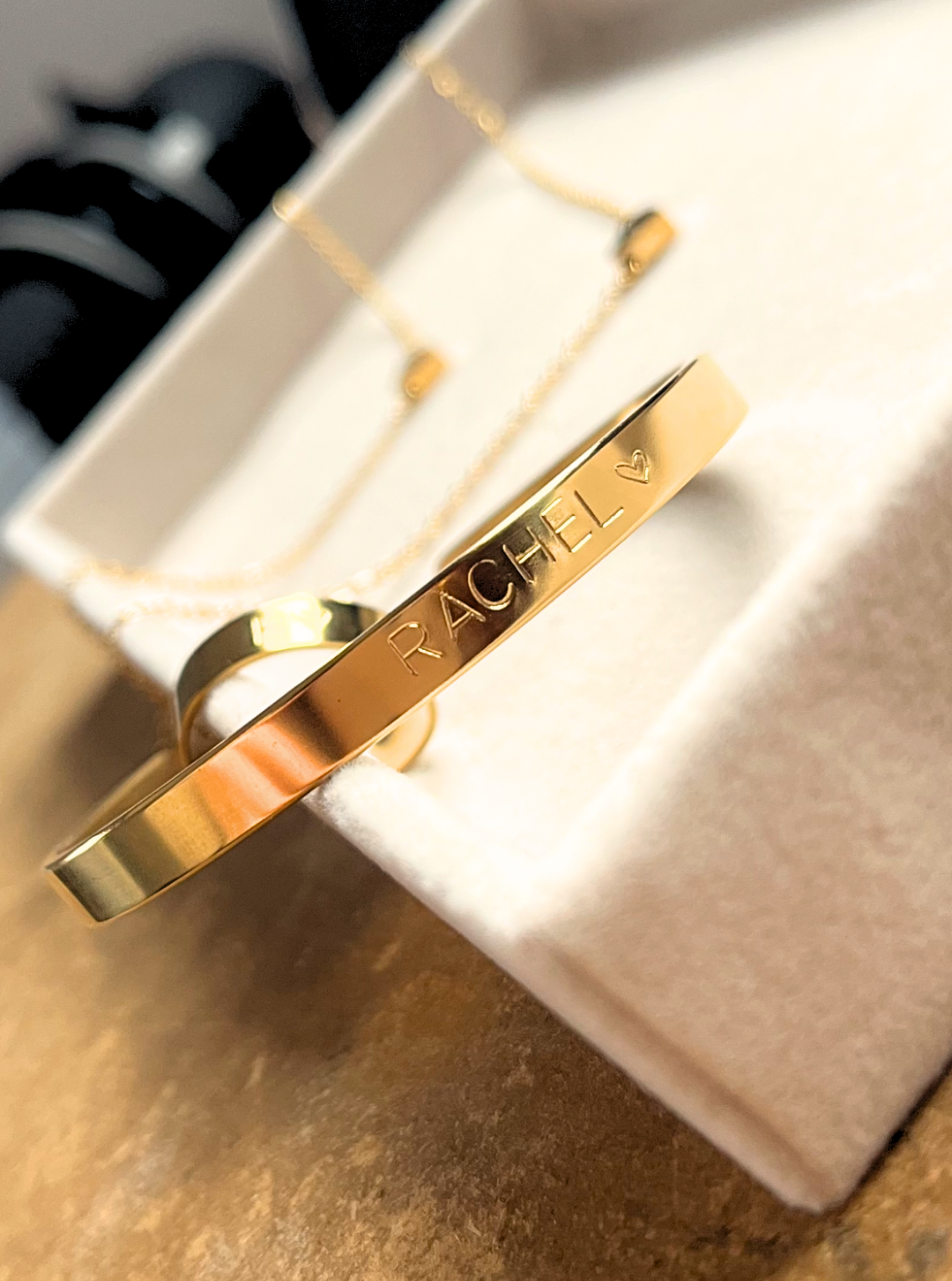 VARO | Brazalete Grabado a Mano